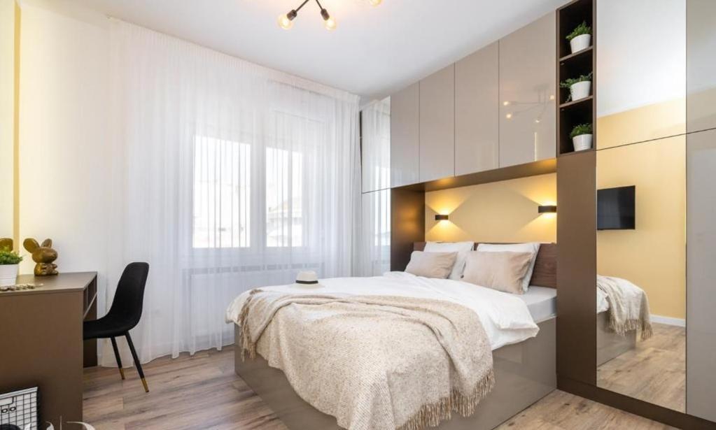 Majestic Apartament With View In Magheru Бухарест Экстерьер фото